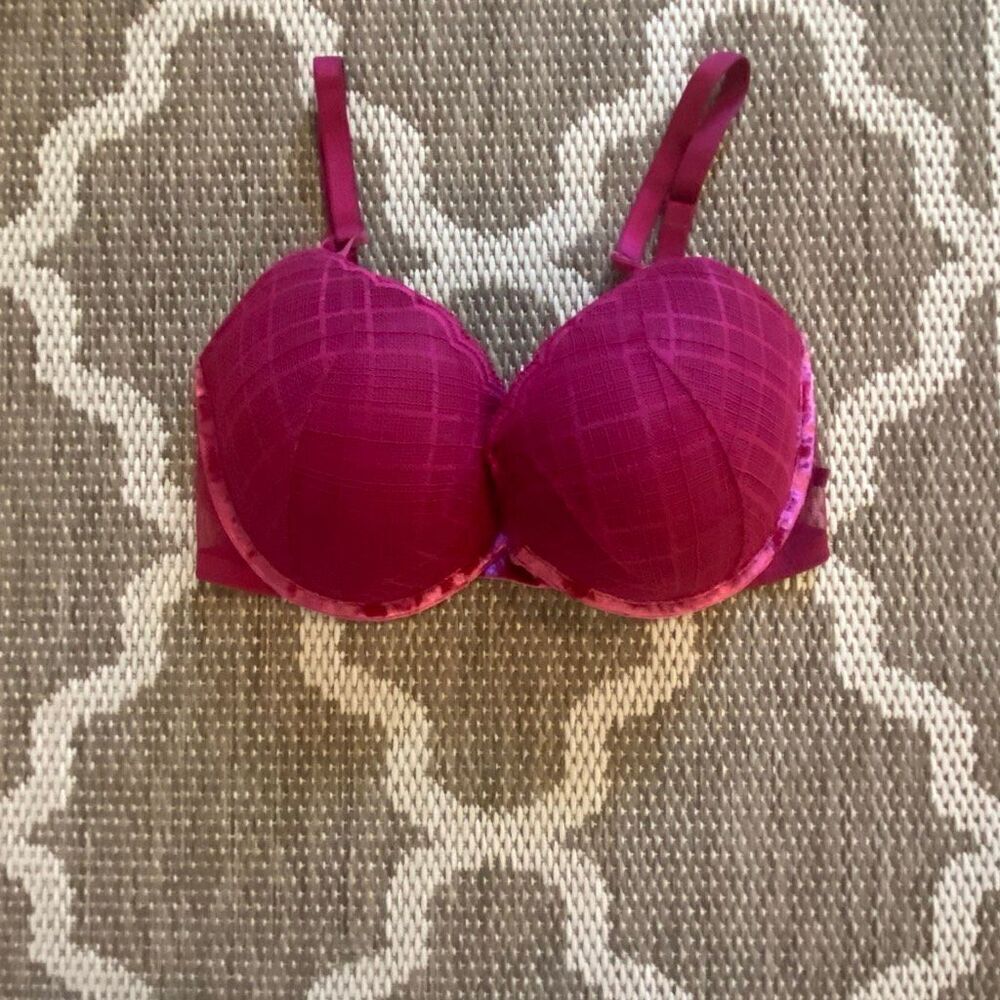 Victoria’s Secret push-up bra size 34DDD